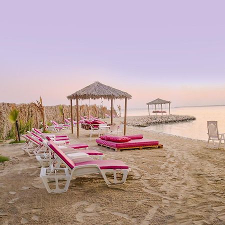 Lagoona Beach Luxury Resort And Spa Manama Dış mekan fotoğraf Beach at the resort