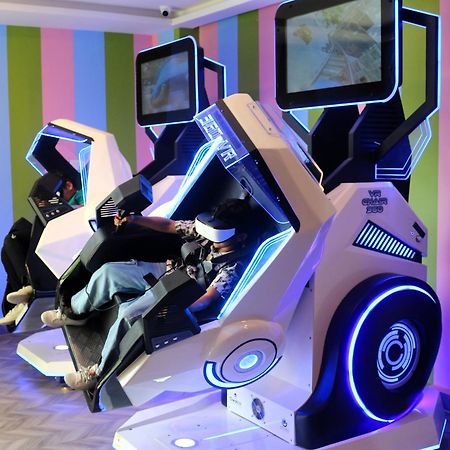 Lagoona Beach Luxury Resort And Spa Manama Dış mekan fotoğraf A racing simulator