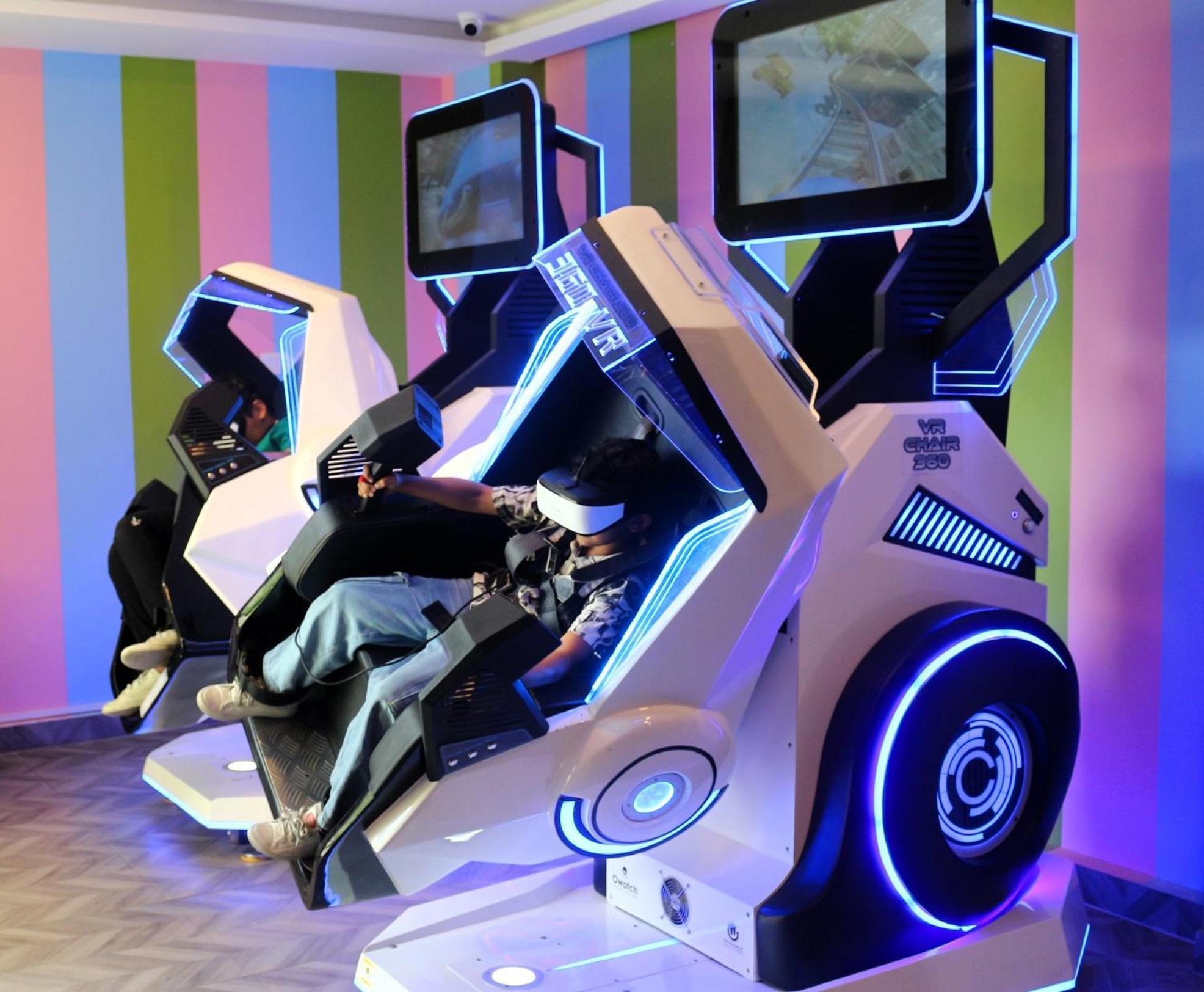 Lagoona Beach Luxury Resort And Spa Manama Dış mekan fotoğraf A racing simulator