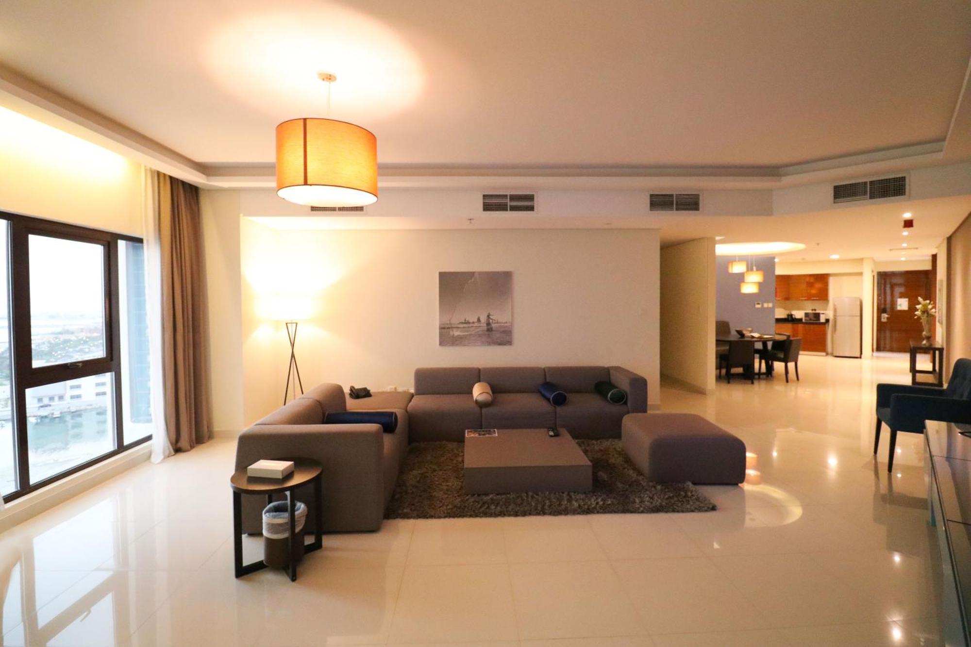 Lagoona Beach Luxury Resort And Spa Manama Dış mekan fotoğraf A living room in a typical apartment