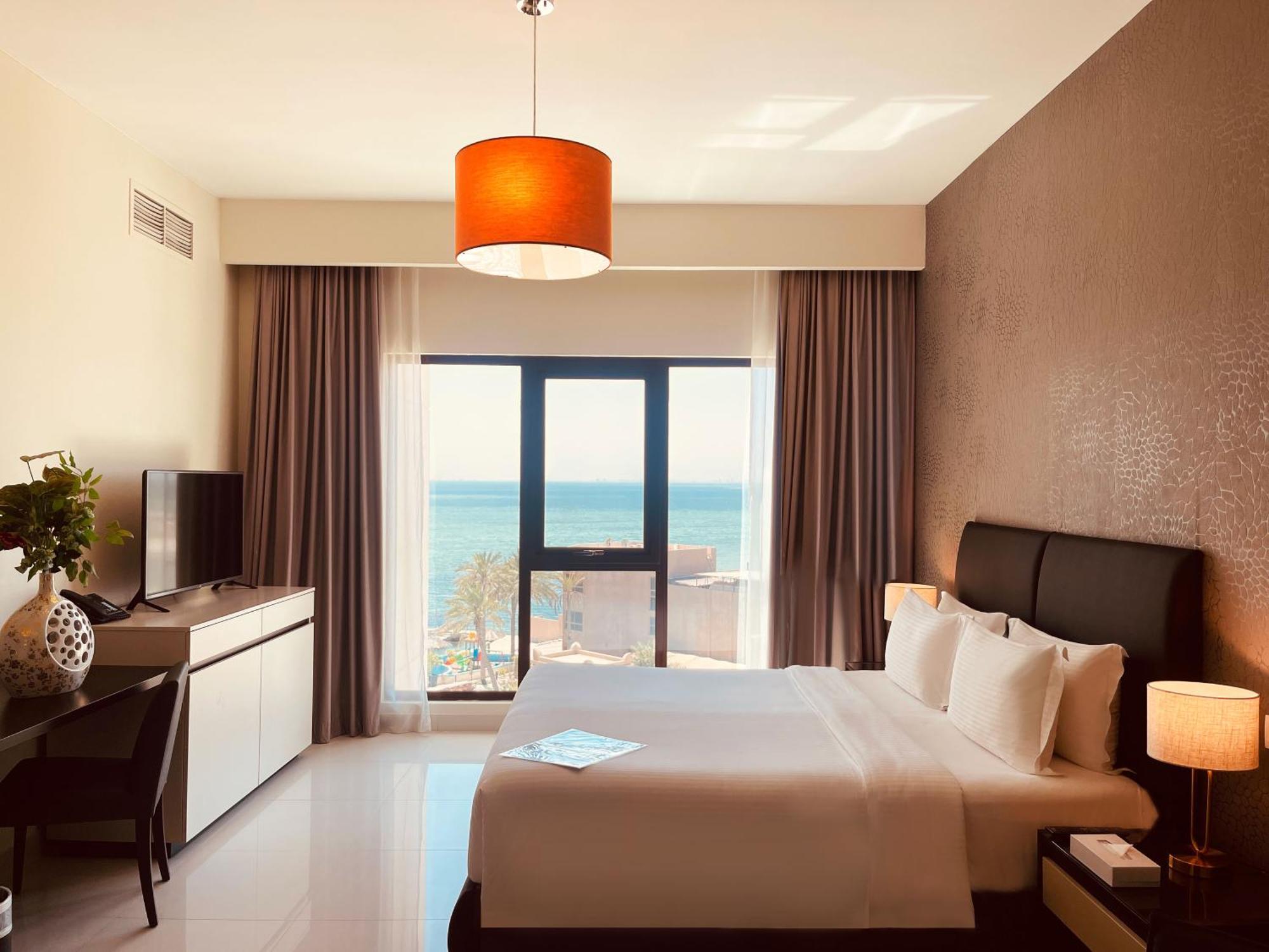 Lagoona Beach Luxury Resort And Spa Manama Dış mekan fotoğraf A bedroom at the hotel